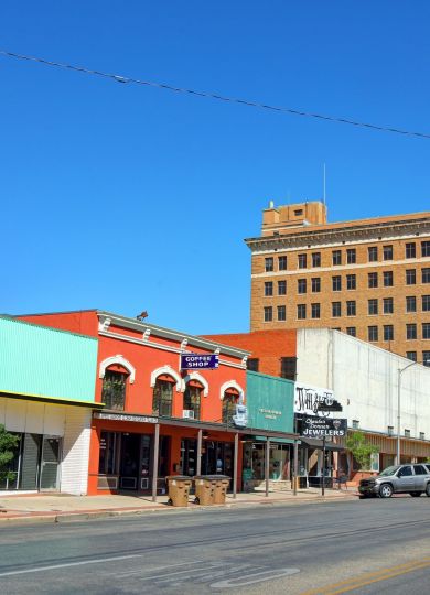 Exterior of Shops at Legacy in Frisco TX lining the street